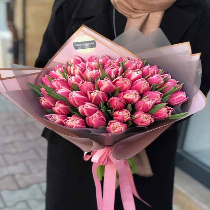 Pembe laleler buketi