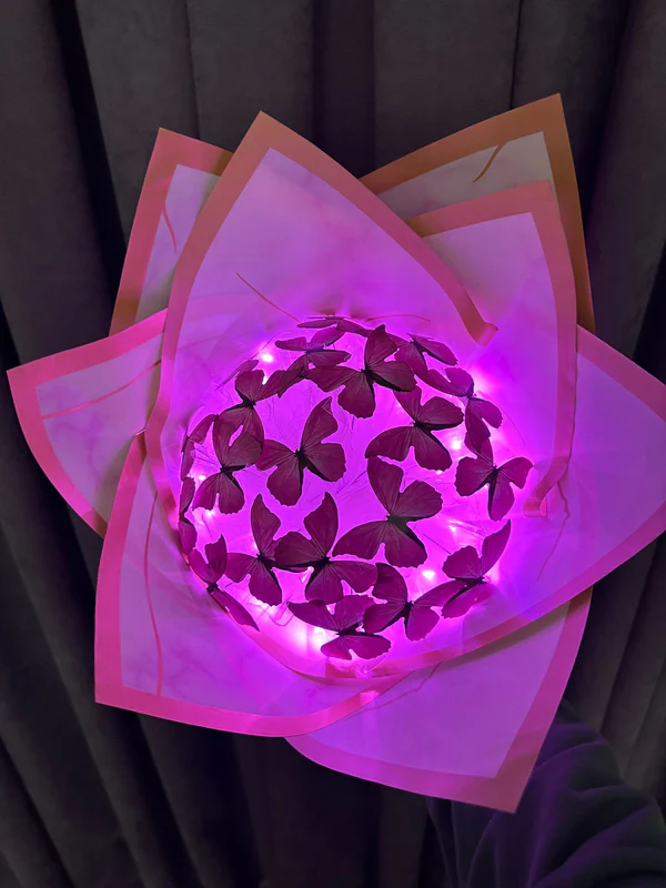 Pembe Led Işıklı Kelebek Buketi